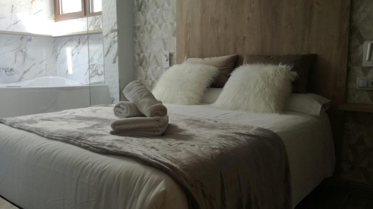 Apartamentos Los Robles Alcala del Jucar Εξωτερικό φωτογραφία