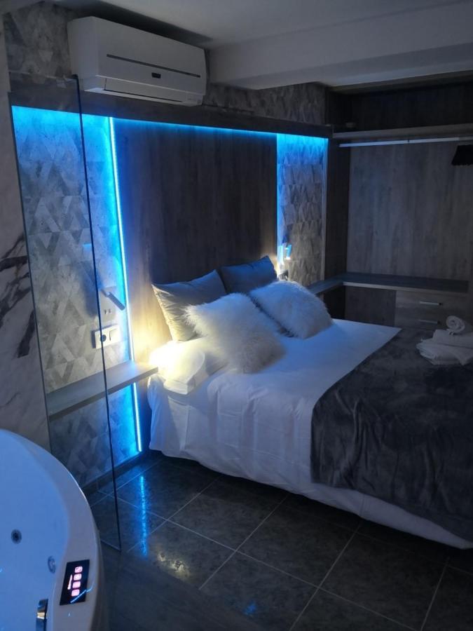 Apartamentos Los Robles Alcala del Jucar Εξωτερικό φωτογραφία