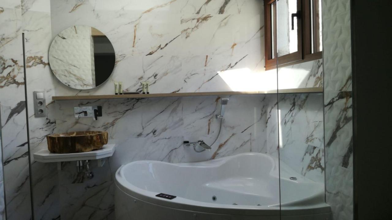 Apartamentos Los Robles Alcala del Jucar Εξωτερικό φωτογραφία