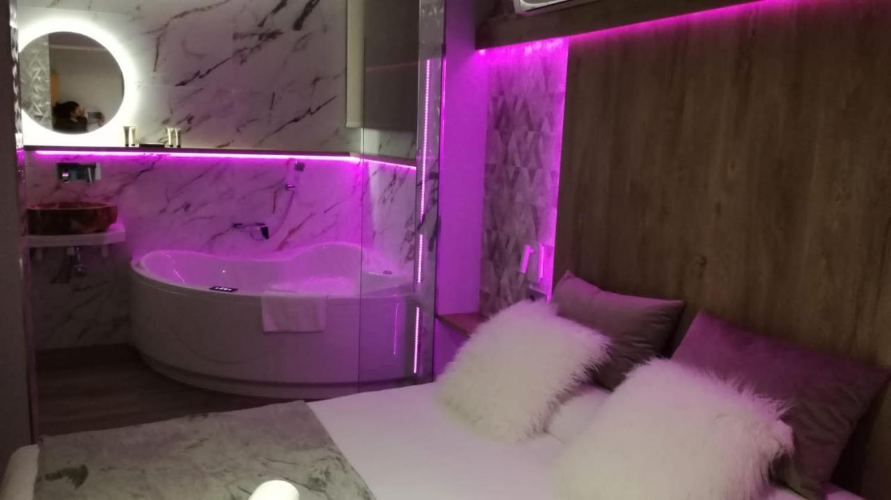 Apartamentos Los Robles Alcala del Jucar Εξωτερικό φωτογραφία