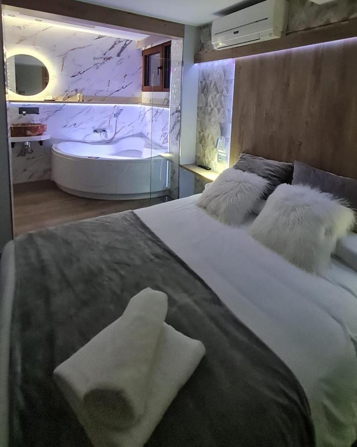 Apartamentos Los Robles Alcala del Jucar Εξωτερικό φωτογραφία